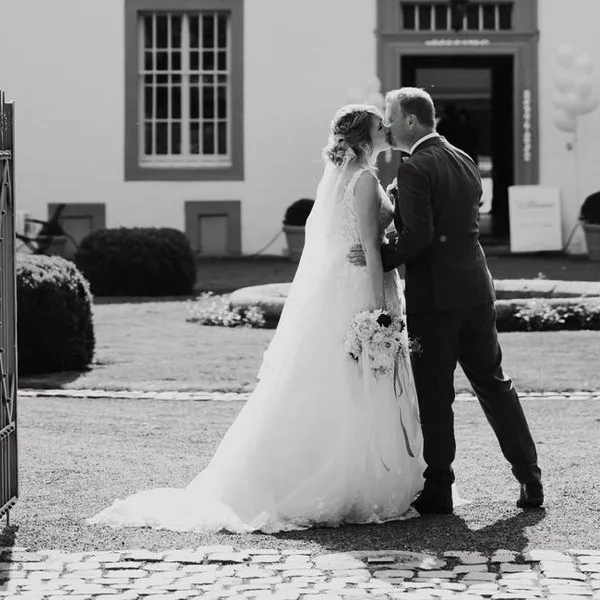 Jennifer und ihr Mann, Hochzeit auf Schloss Auel, Overath, 2023